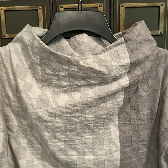 JI U Top - Picture 4 of 8